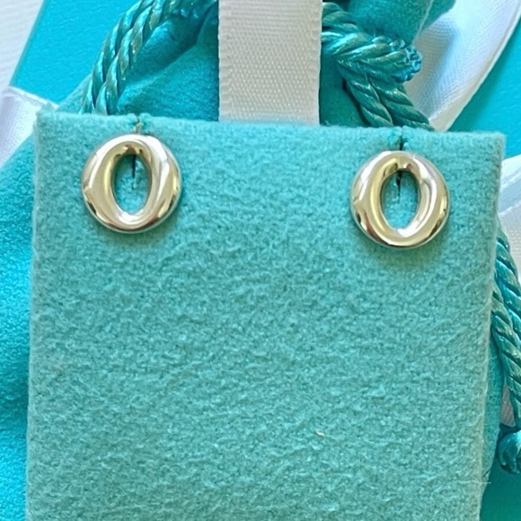 Tiffany & Co. 💯% Auth Elsa Peretti O Stud Earrings W/Pouch ✨925 Sterling ✨EUC✨